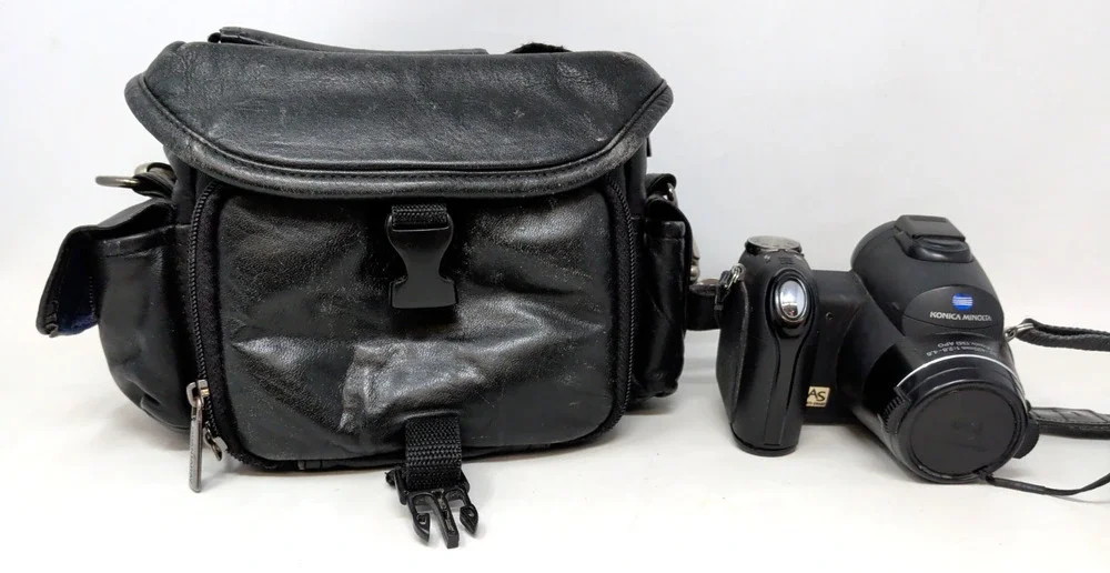 Konica Minolta DiMAGE Z5 Digital Camera 5.0MP 12x 35-420mm Optical Zoom Bridge